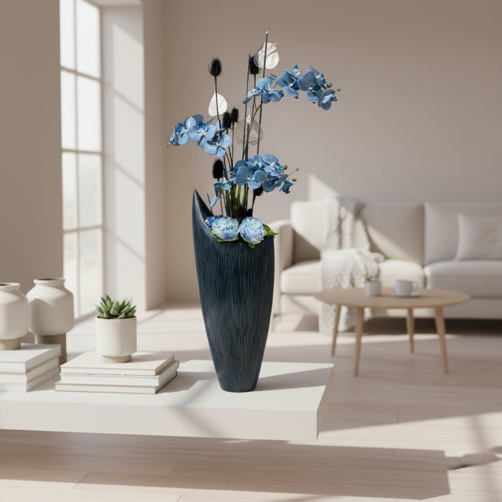 Vase dekoriert schwarz-dunkelblau